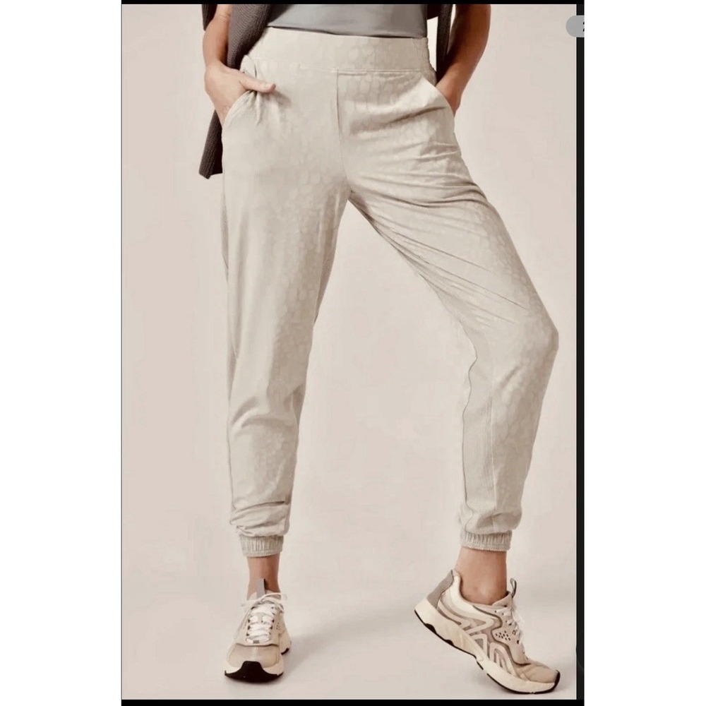 Athleta Brooklyn Jogger Womens M Beige Cream Travel Athleisure Pants - Picture 2 of 9